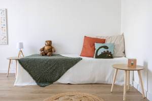 Chambre enfant décoré avec coussins plaid peluche pour home staging a Nantes